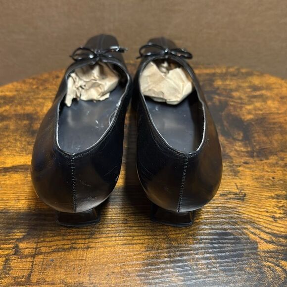 Stuart Weitzman Pointed Toe Low Heel Pumps Black Leather with Bow Accent size 8 - Picture 3 of 10